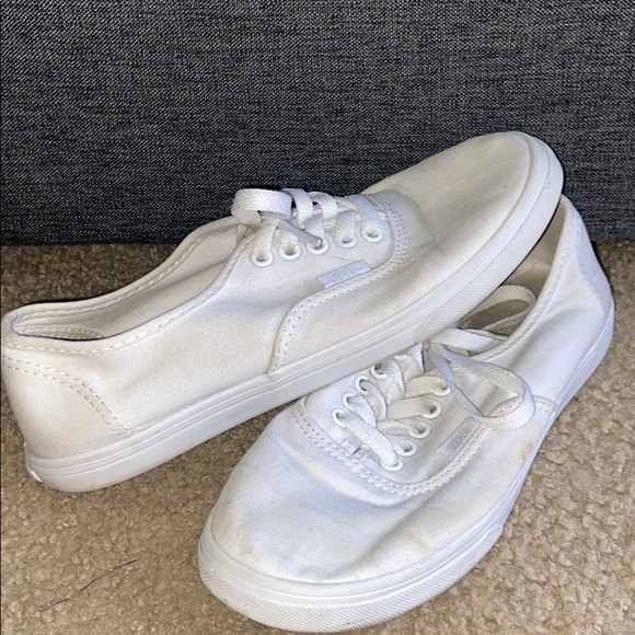 WHITE VANS - Picture 1 of 4